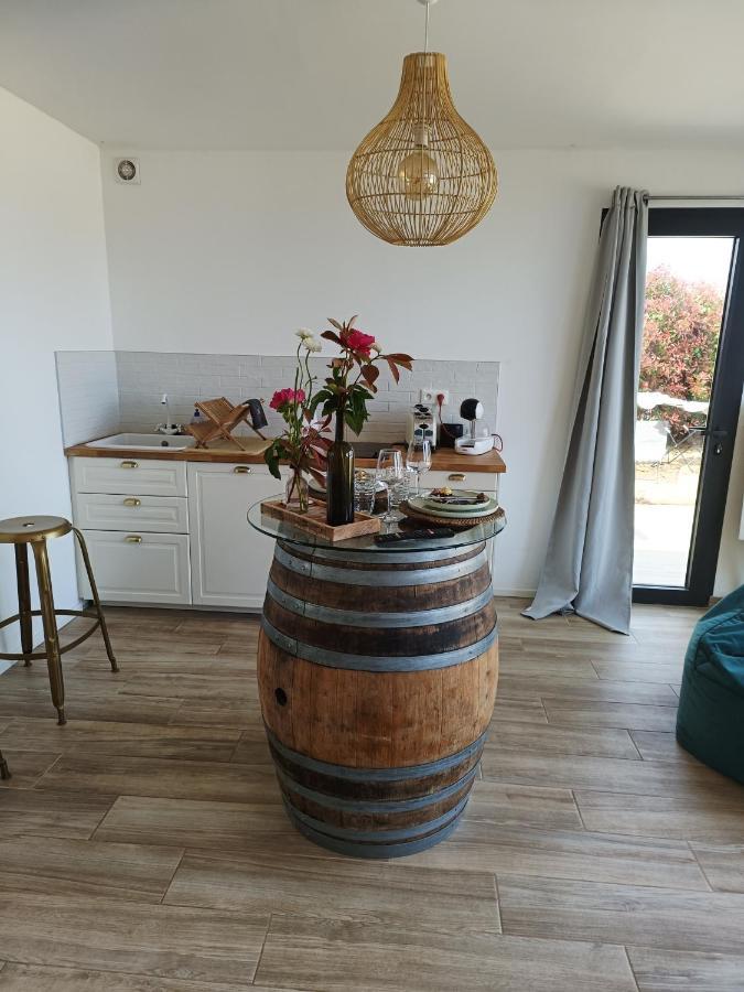 Le Pavillon Des Pivoines Bed & Breakfast Hyeres Bagian luar foto
