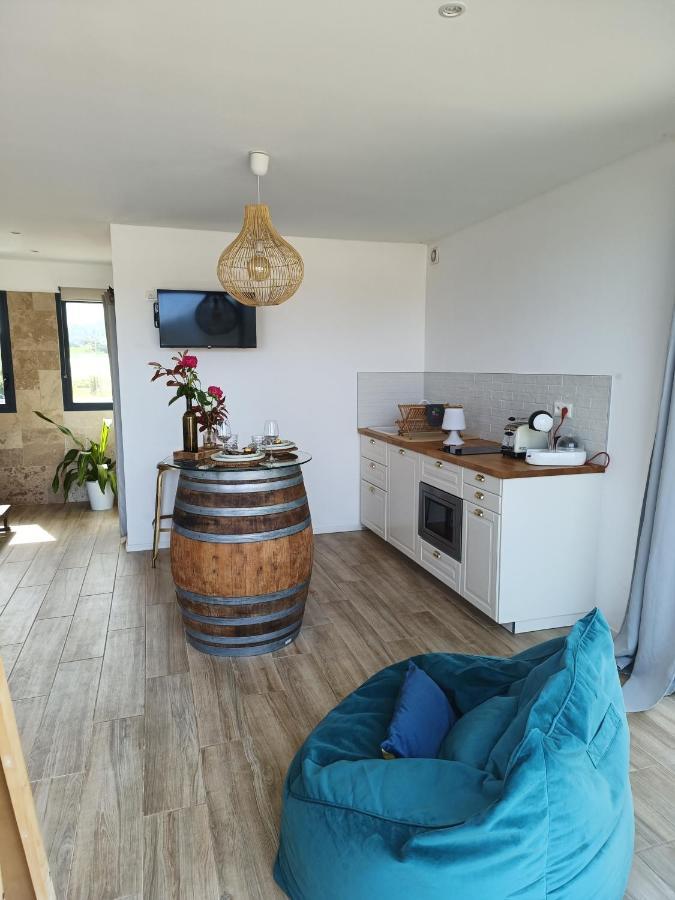 Le Pavillon Des Pivoines Bed & Breakfast Hyeres Bagian luar foto
