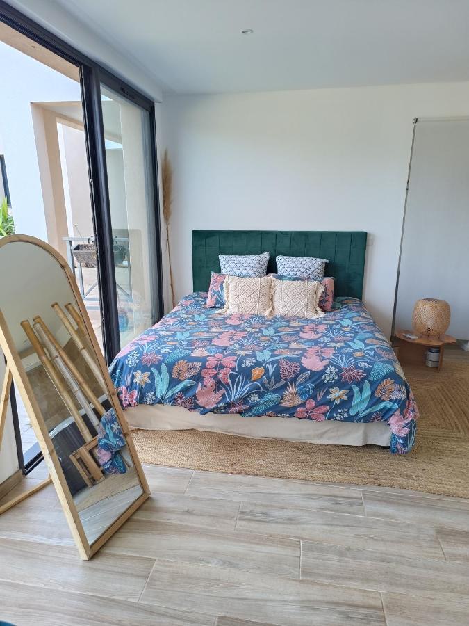Le Pavillon Des Pivoines Bed & Breakfast Hyeres Bagian luar foto
